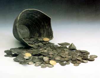 Fig. 2: The Stanchester hoard storage jar, with some of the 1.196 Late Roman coins which were recovered in 2000.